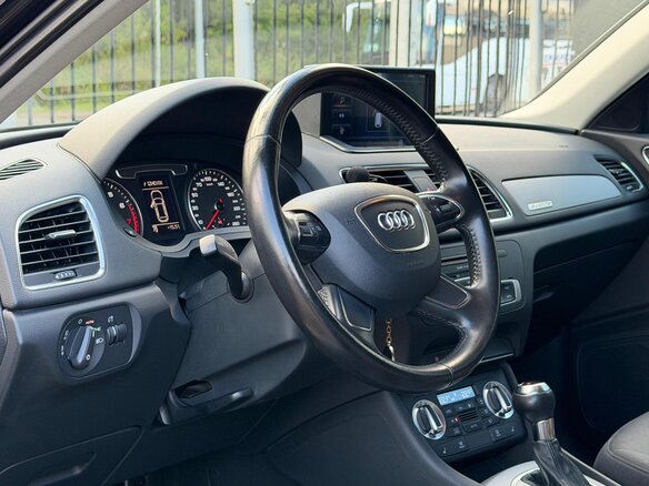 2013 Audi Q3 I (8U), чёрный - вид 7