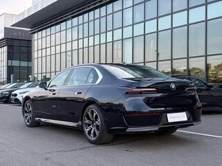 2025 BMW 7 серии 740i xDrive VII (G70), чёрный, 13300700 рублей, вид 4