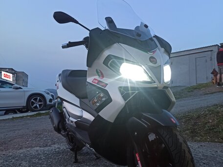 2015 Aprilia SR Max 300, белый, 320000 рублей, вид 2