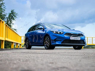 2021 Kia Ceed III Рестайлинг, синий, 1790000 рублей, вид 3