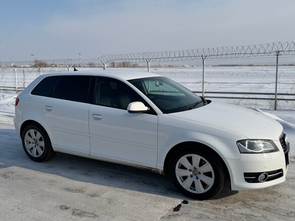 2011 Audi A3 II (8P) Рестайлинг 2, белый, 780000 рублей - вид 3