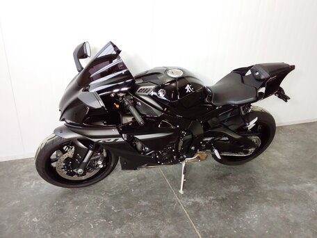 2024 Yamaha YZF-R1, чёрный, 2049000 рублей, вид 2