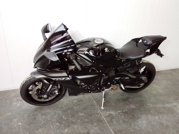 2024 Yamaha YZF-R1, чёрный, 2049000 рублей - вид 1