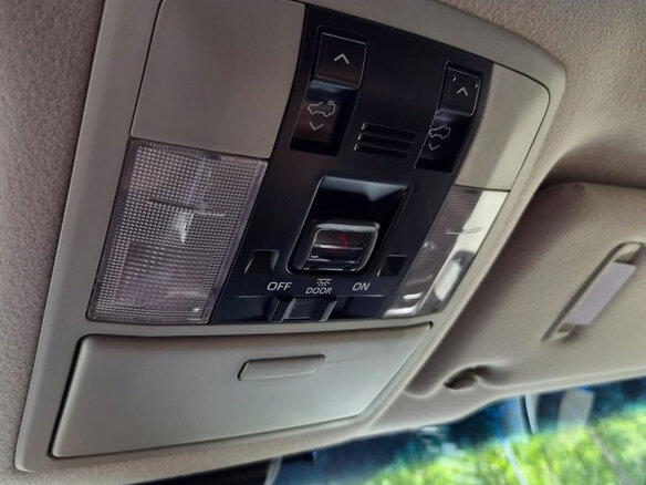 2022 Toyota Land Cruiser Prado 150 Series Рестайлинг 3, белый, 6350000 рублей - вид 16
