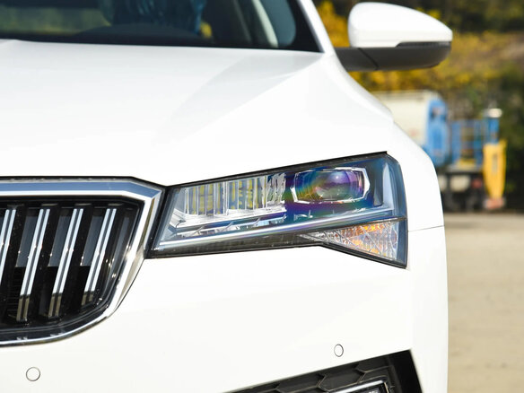2025 Skoda Superb III Рестайлинг, белый, 2580005 рублей - вид 1