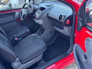2011 Peugeot 107 I Рестайлинг, красный, 555000 рублей, вид 2