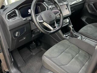 2021 Volkswagen Tiguan II Рестайлинг, чёрный, 3490000 рублей, вид 5