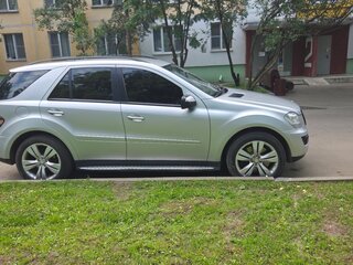 2008 Mercedes-Benz M-Класс 320 II (W164) Рестайлинг, серебристый, 1280000 рублей, вид 2