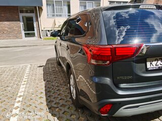 2018 Mitsubishi Outlander III Рестайлинг 3, серый, 1799000 рублей, вид 5