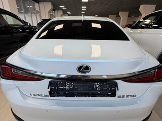 2022 Lexus ES 250 VII Рестайлинг, белый, 4100000 рублей, вид 1