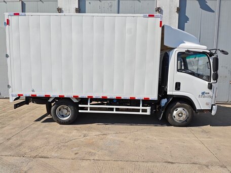 2024 Isuzu Elf (N-series), белый, 2990000 рублей, вид 2