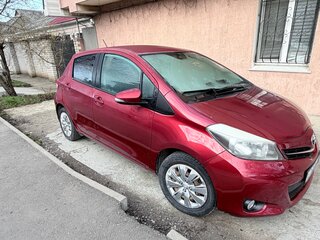 2012 Toyota Yaris III, красный, 1130000 рублей, вид 3