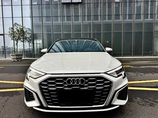 2023 Audi A3 Sportback 35 TFSI IV (8Y), белый, 1870000 рублей, вид 3