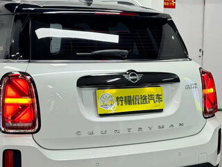 2023 Mini Countryman Cooper II Рестайлинг, белый, 1850000 рублей, вид 4