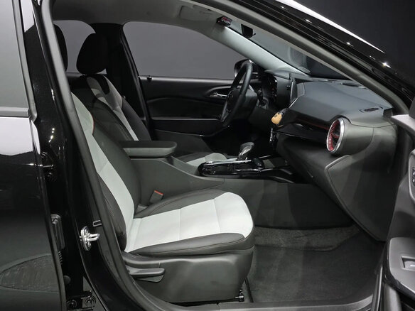 2025 Chevrolet Trax II, чёрный - вид 4