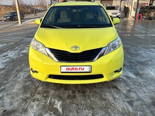 2017 Toyota Sienna III Рестайлинг, жёлтый, 2000000 рублей, вид 2