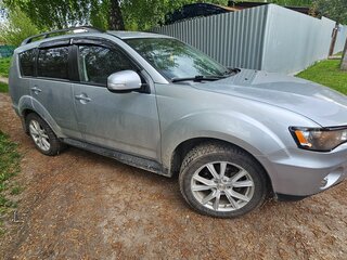 2010 Mitsubishi Outlander II Рестайлинг, серебристый, 1400000 рублей, вид 4