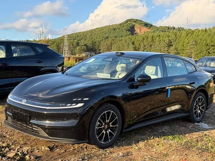 Открыть фотографии: Changan Qiyuan A06