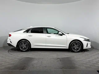 2021 Kia K5 III, белый, 2096000 рублей, вид 4