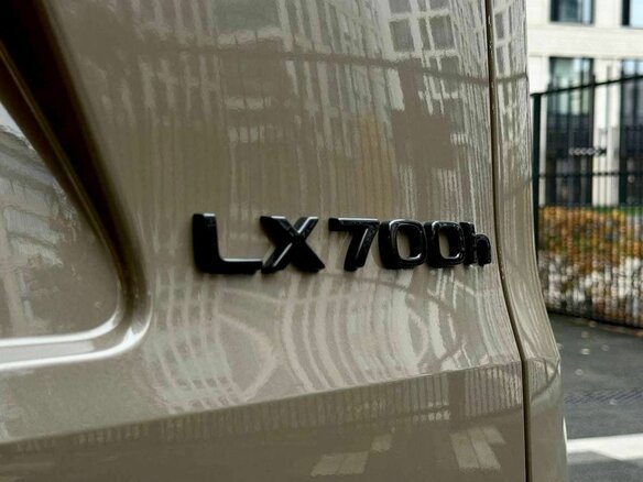 2025 Lexus LX 700h IV, коричневый, 19490000 рублей - вид 12