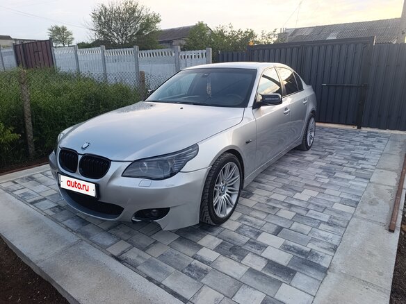 2004 BMW 5 серии 525i V (E60/E61), серебристый, 785000 рублей