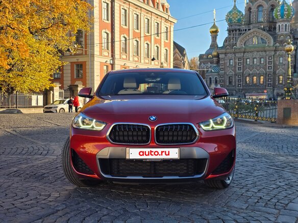 2021 BMW X2 xDrive18d I (F39), красный - вид 1