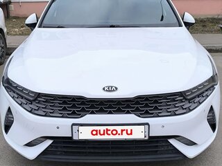 2021 Kia K5 III, белый, 1600000 рублей, вид 1