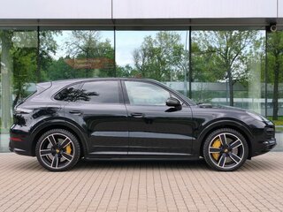 2019 Porsche Cayenne Turbo III, чёрный, 8800000 рублей, вид 3