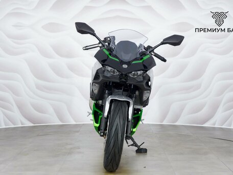 2025 Kawasaki Ninja 7, серебристый, 999000 рублей, вид 4