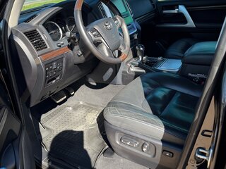 2018 Toyota Land Cruiser 200 Series Рестайлинг 2, чёрный, 6500000 рублей, вид 4