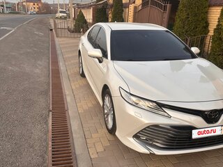 2019 Toyota Camry VIII (XV70), белый, 2940000 рублей, вид 3