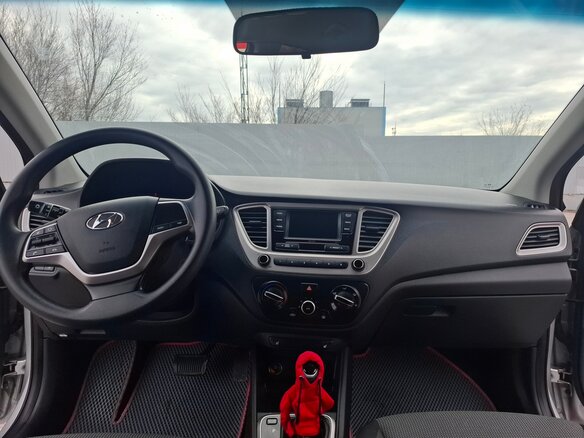 2020 Hyundai Solaris II, серебристый, 1550000 рублей - вид 9