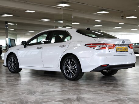 2022 Toyota Camry VIII (XV70) Рестайлинг, белый, 3950000 рублей, вид 4