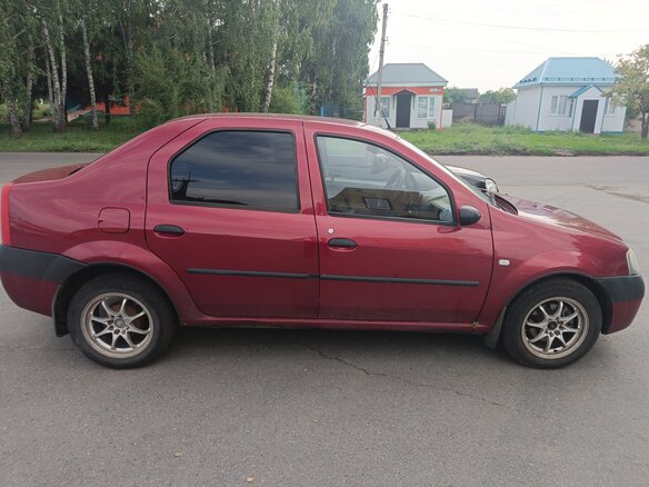 2009 Renault Logan I, красный - вид 1