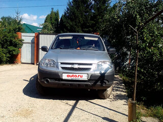2013 Chevrolet Niva I Рестайлинг, серебристый, 460000 рублей, вид 3