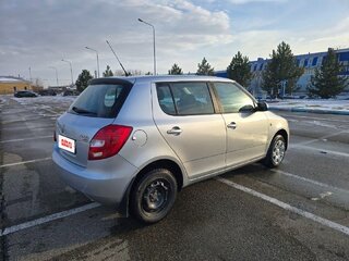 2011 Skoda Fabia II Рестайлинг, серебристый, 600000 рублей, вид 3