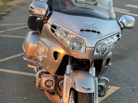 2005 Honda GL 1800 Gold Wing, серебристый, 1099000 рублей, вид 4