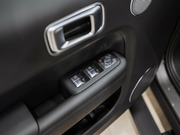 2025 Li Auto (Lixiang) L9 52.3 kWh I Рестайлинг, серый, 9575000 рублей - вид 32