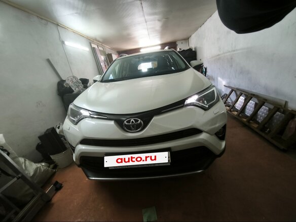 2017 Toyota RAV4 IV (XA40) Рестайлинг, белый - вид 5