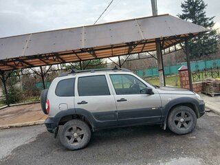 2017 Chevrolet Niva I Рестайлинг, серый, 650000 рублей, вид 2