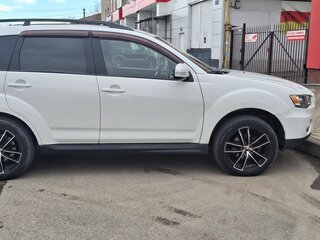 2011 Mitsubishi Outlander II Рестайлинг, белый, 1200000 рублей, вид 2