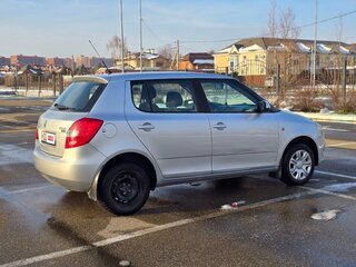 2011 Skoda Fabia II Рестайлинг, серебристый, 600000 рублей, вид 4