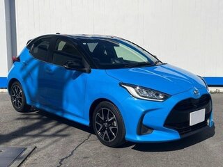 2023 Toyota Yaris IV, голубой, 1251000 рублей, вид 3