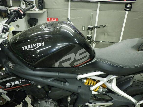 2021 Triumph Speed Triple, чёрный, 1200000 рублей - вид 11