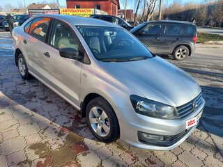2015 Volkswagen Polo V Рестайлинг, серебристый, 1360000 рублей, вид 3