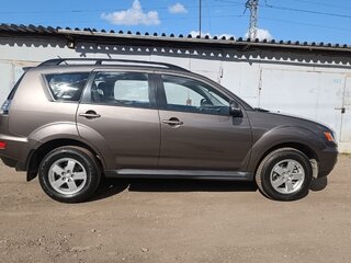 2011 Mitsubishi Outlander II Рестайлинг, коричневый, 1600000 рублей, вид 3