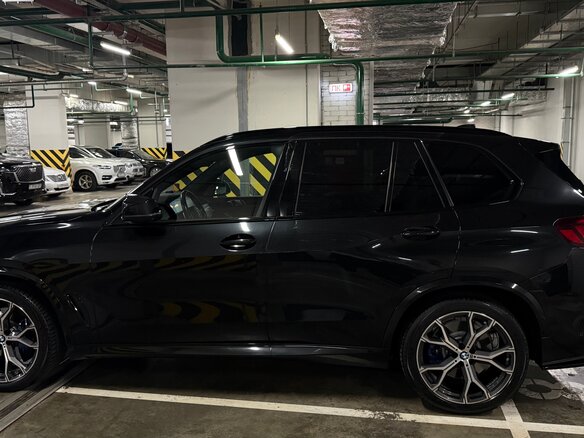 2021 BMW X5 30d IV (G05/G18), чёрный, 7600000 рублей - вид 1