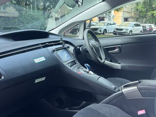 2012 Toyota Prius III Рестайлинг (XW30), белый, 900000 рублей, вид 4