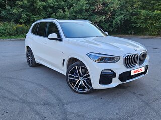 2019 BMW X5 40i IV (G05/G18), белый, 5650000 рублей, вид 3