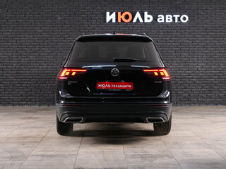 2019 Volkswagen Tiguan Allspace II, чёрный, 2630000 рублей, вид 5